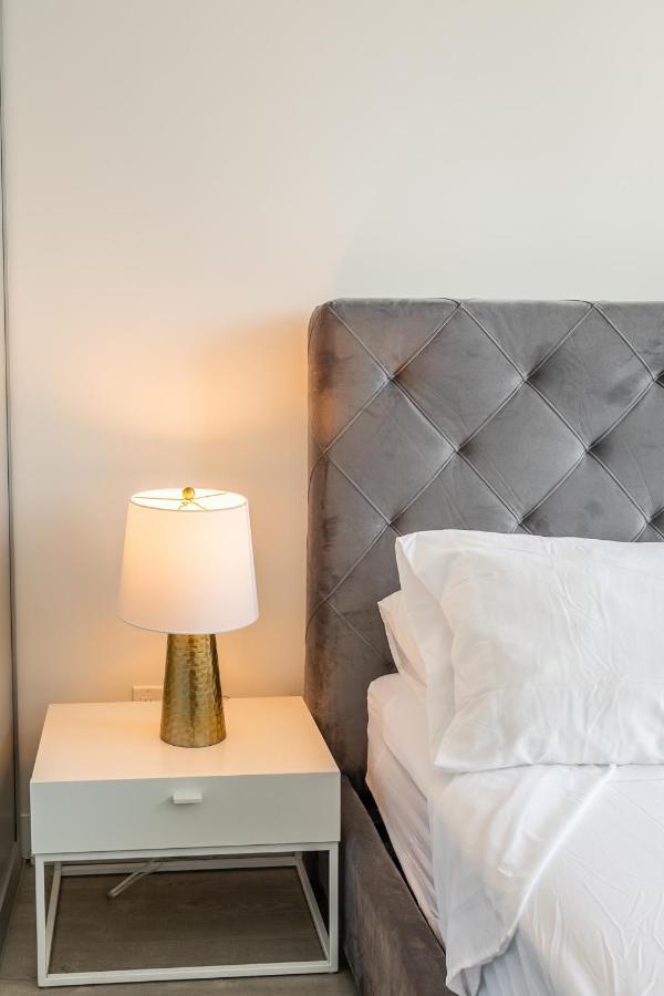 Luxury 2 Bedroom In The Heart Of Entertainment District W/ Cn Tower View Toronto Dış mekan fotoğraf