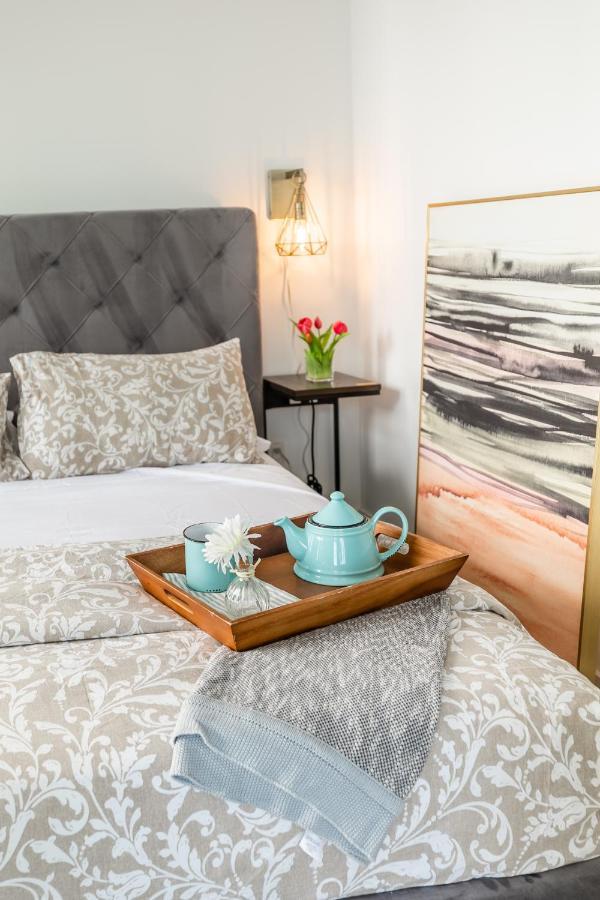Luxury 2 Bedroom In The Heart Of Entertainment District W/ Cn Tower View Toronto Dış mekan fotoğraf