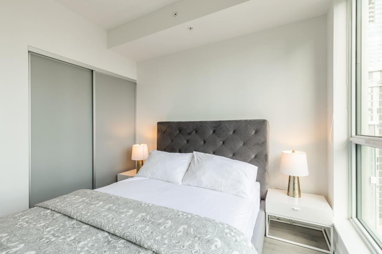 Luxury 2 Bedroom In The Heart Of Entertainment District W/ Cn Tower View Toronto Dış mekan fotoğraf