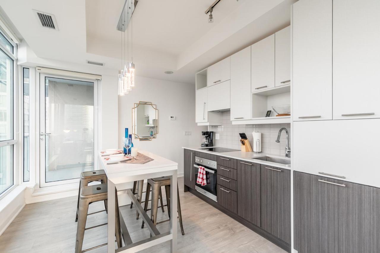 Luxury 2 Bedroom In The Heart Of Entertainment District W/ Cn Tower View Toronto Dış mekan fotoğraf