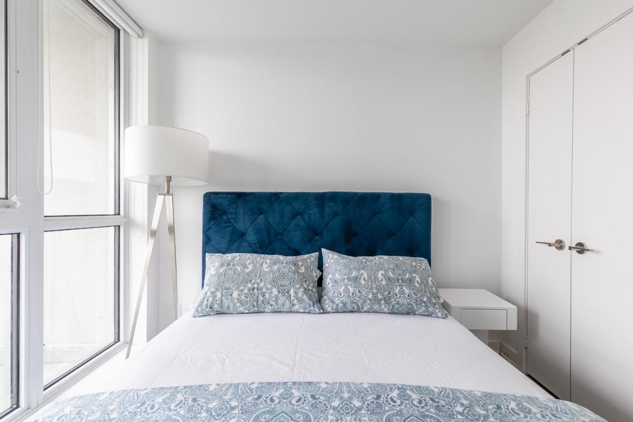 Luxury 2 Bedroom In The Heart Of Entertainment District W/ Cn Tower View Toronto Dış mekan fotoğraf