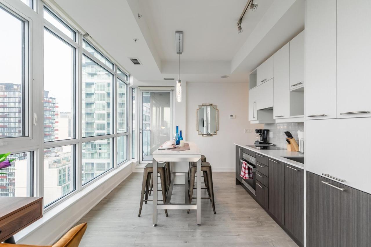 Luxury 2 Bedroom In The Heart Of Entertainment District W/ Cn Tower View Toronto Dış mekan fotoğraf