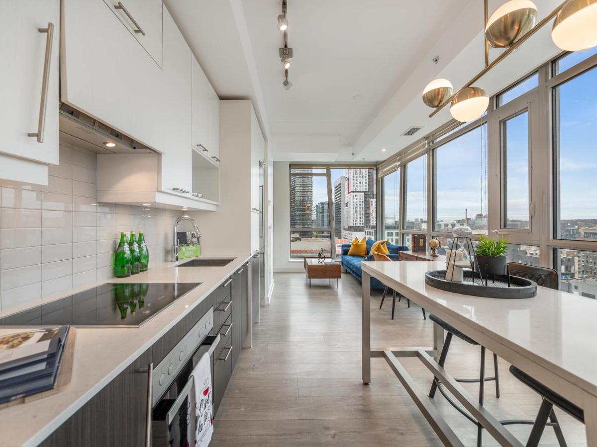 Luxury 2 Bedroom In The Heart Of Entertainment District W/ Cn Tower View Toronto Dış mekan fotoğraf